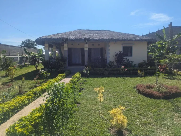 villa-location-nosy-be-jardin-exterieur