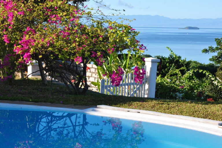 Piscine, jardin et vue mer – Villa Soleil