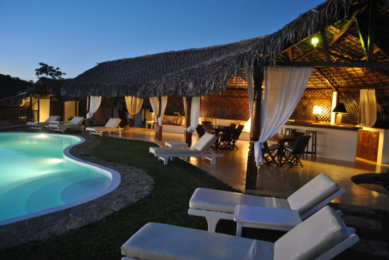 Piscine et terrasse – Villa Soleil