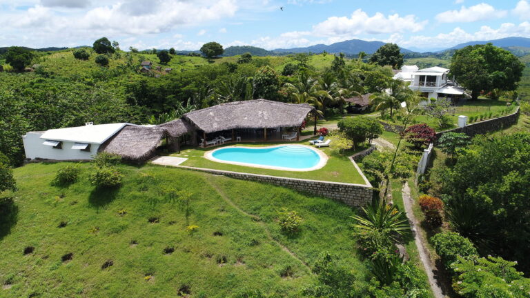Domaine Villa Soleil – Piscine et espaces extérieurs