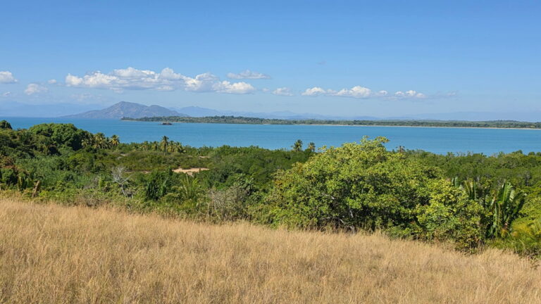 terrain-nosy-faly-vue-degagee-mer